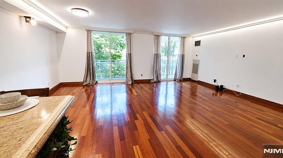 1st image of 1055 River Rd APT 302