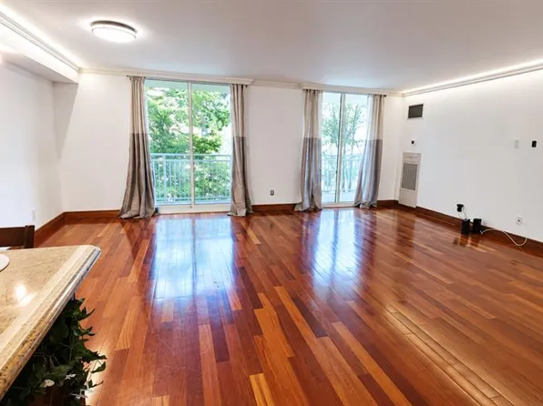 1055 River Rd APT 302, Edgewater, NJ 07020