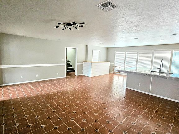 5th image of 905 S Pinecone St