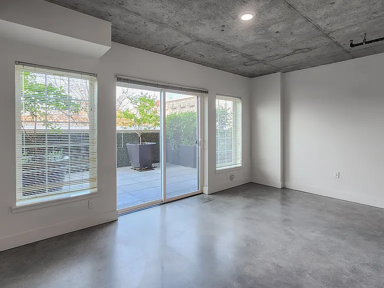 Dunn Motors Apartments — Photo 81