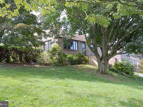 3rd image of 818 Rhodora Ave