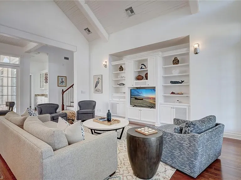 1551 Gulf Shore Blvd S — Photo 19