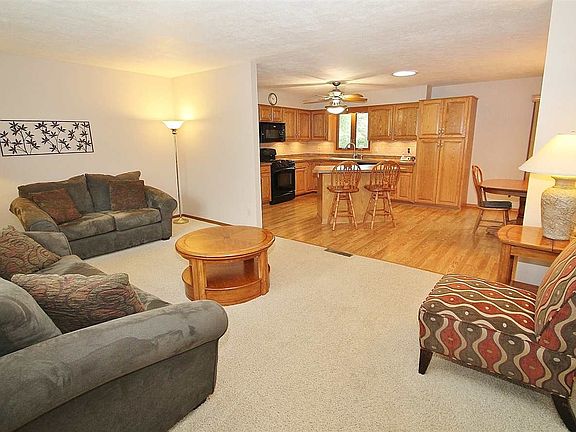 2nd image of 621 Betsy Ross Ln