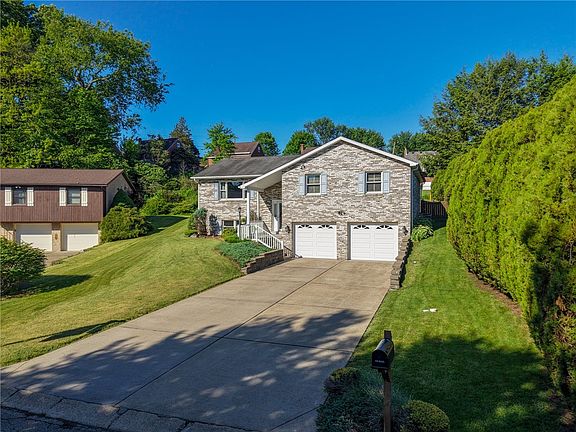 2nd image of 209 Falcon Ridge Dr