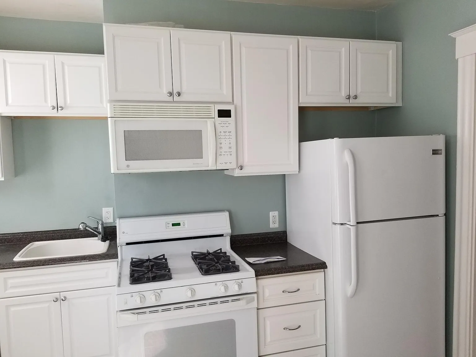 2 bed, 1050 sqft, $1,425 — Photo 1