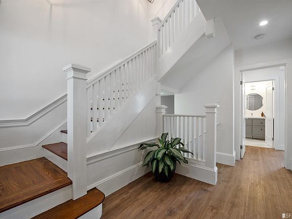 3rd image of 239 Monterey Blvd