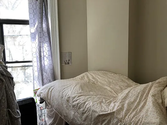 Rented by R New York | media 50