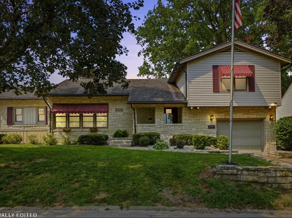1727 Overview Ct, Dubuque, IA 52003