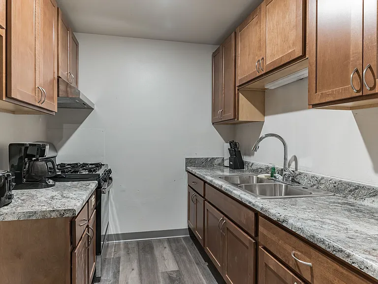 370 N Tratt St — Photo 10