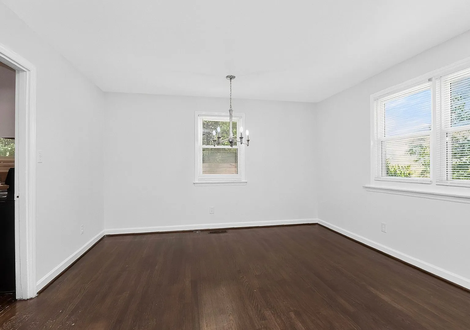 Lovely Three Bedroom Home in Amity Gardens! — Photo 4