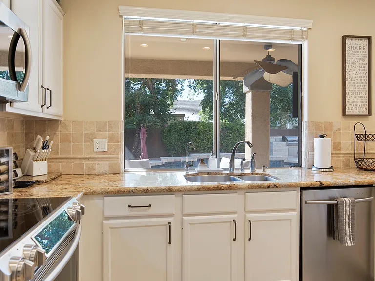 6419 E Betty Elyse Ln — Photo 10