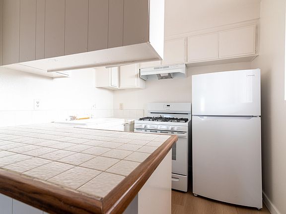 5th image of 3750 Glendon Ave #31