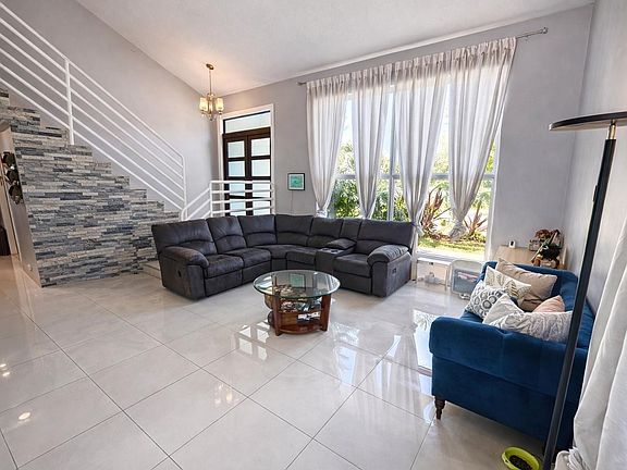 4th image of 16070 SW 89th Avenue Road