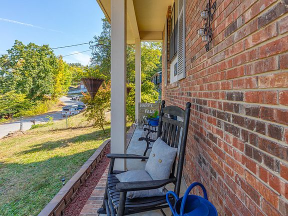 3rd image of 86 Linda Ln