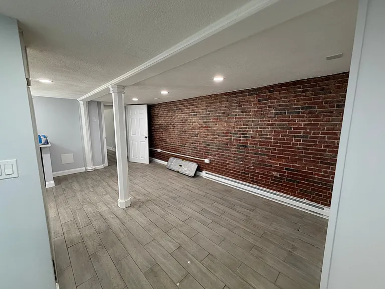 33 Chelsea St #B — Photo 3