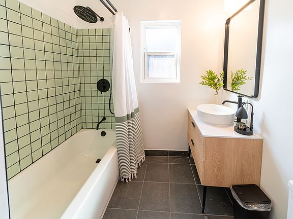 3rd image of 15745 Leadwell St