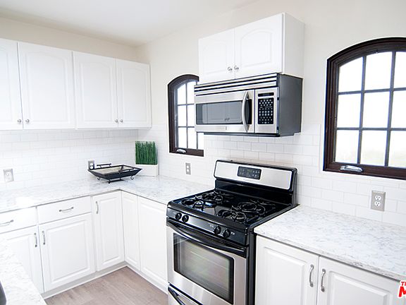 4th image of 7924 Romaine St