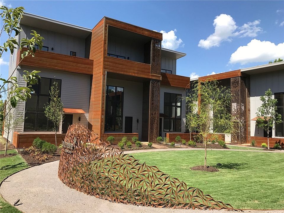 1st image of 502 SE Tourmaline Mews St