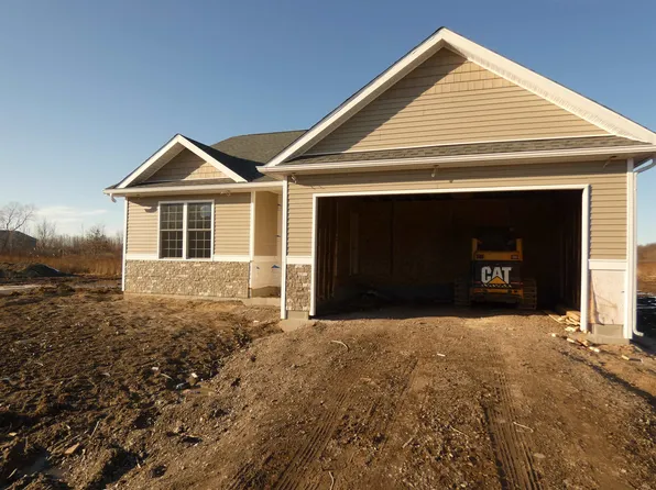 6570 Arnold Rd, Cottrellville, MI 48039