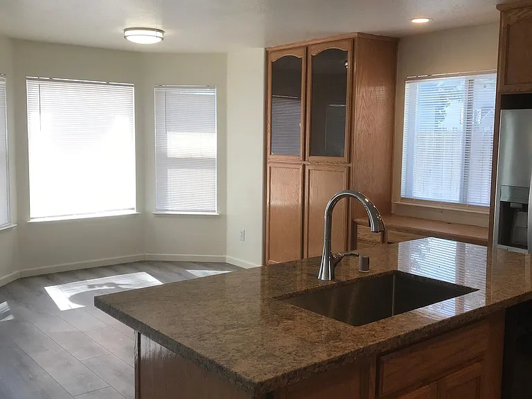 1068 Junction Dr — Photo 14