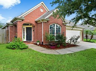 614 Cardinal Trace Ct, La Marque, TX 77568