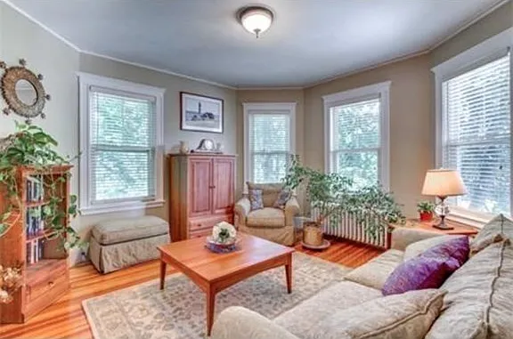 19 Eliot Cres #3 — Photo 4