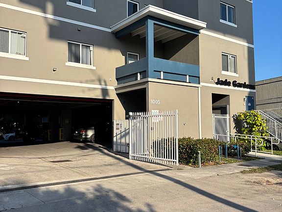 2nd image of 1005 NW 21st Ct APT 202