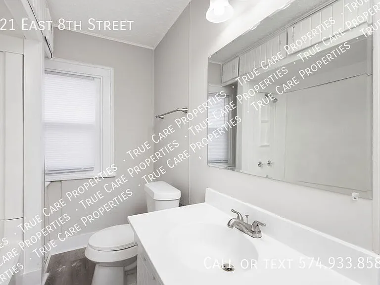221 E 8th St — Photo 12