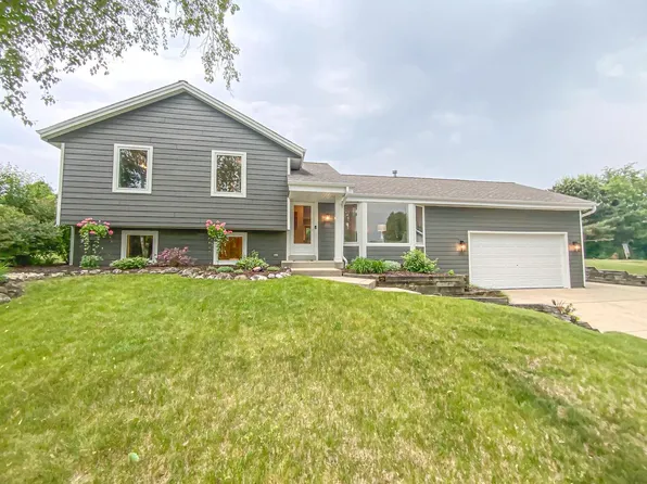 491 Quinlan COURT, Pewaukee, WI 53072