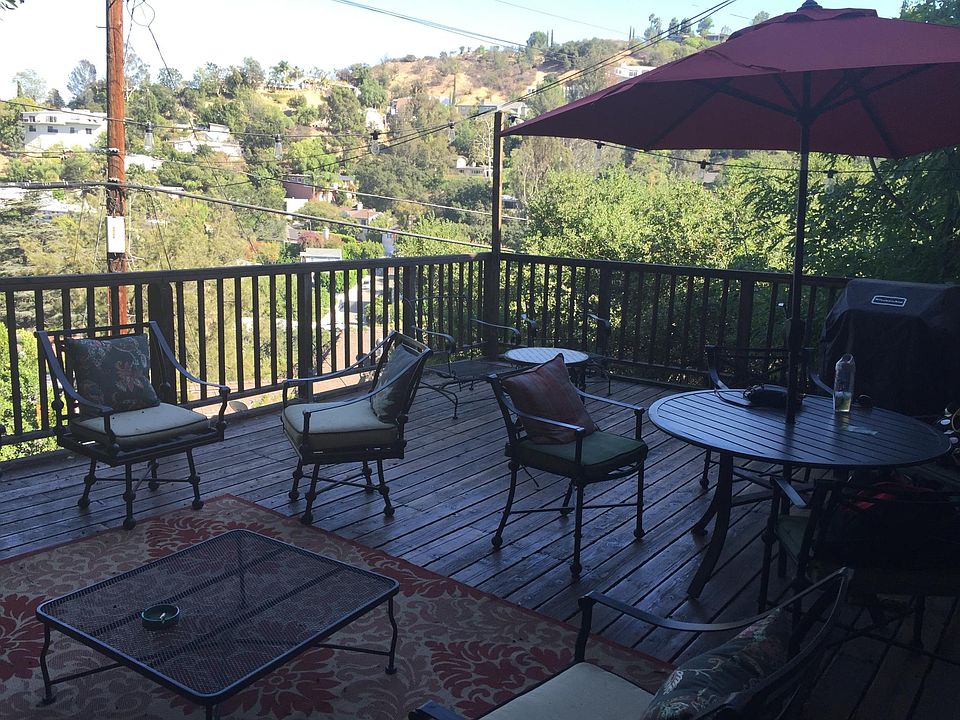 Large deck with great view!!