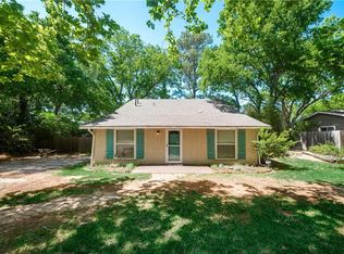 7424 Love Cir, Fort Worth, TX 76135