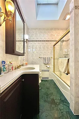 Sold by Remax Real Estate Professionals | media 14