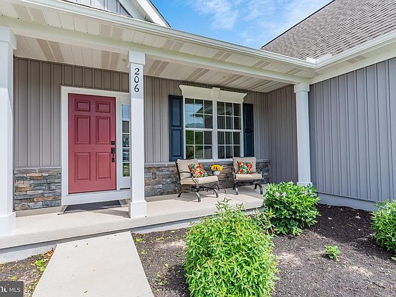 4th image of 206 Stone Arch Dr