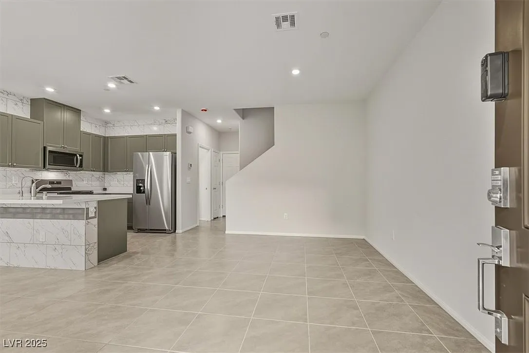 Building Photo - 1180 Heliodor Ave