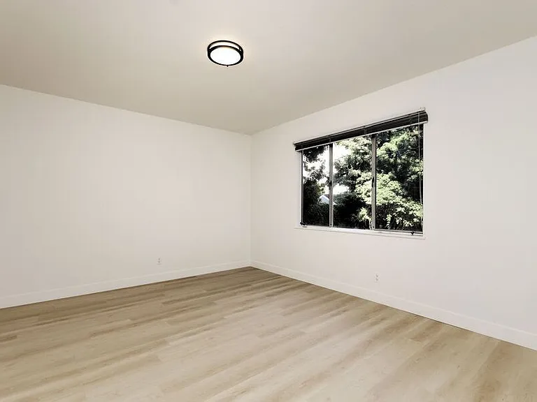 407 Vernon St — Photo 21