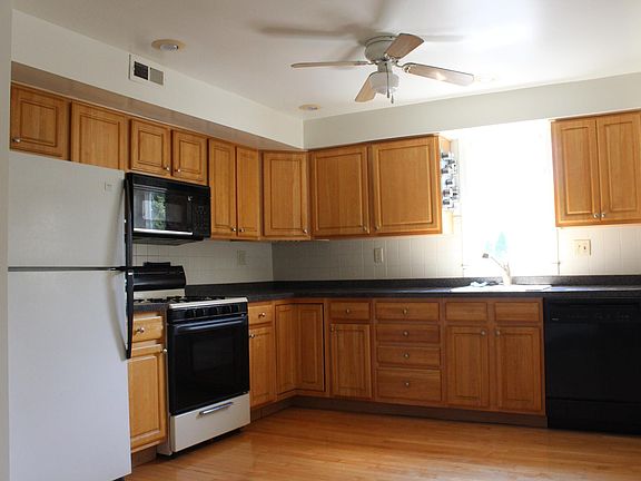 Spacious kitchen. Dishwasher, stove, oven, microwave, refrigerator.