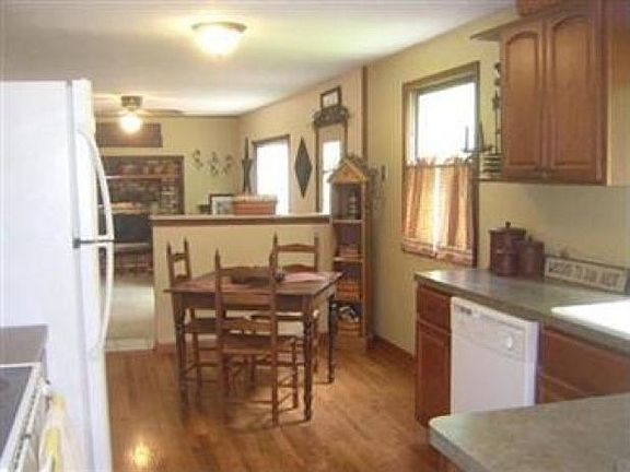 5th image of 3110 Roanoke Dr
