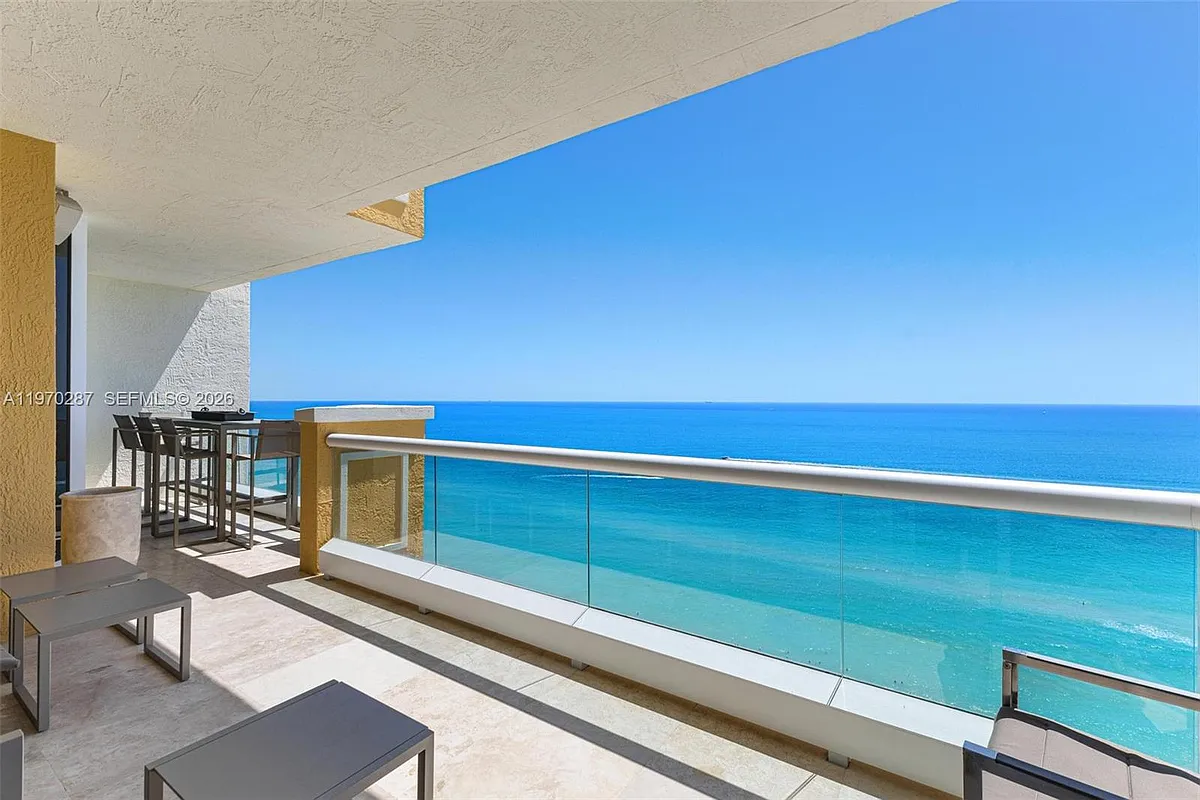 Building Photo - 17875 Collins Ave #2402