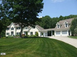 8 Bridle Path Trl, Newtown, CT 06470