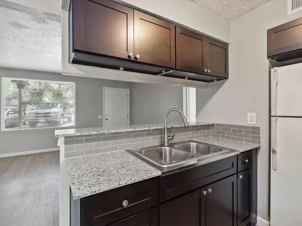 2501 Manor Cir, Austin, TX