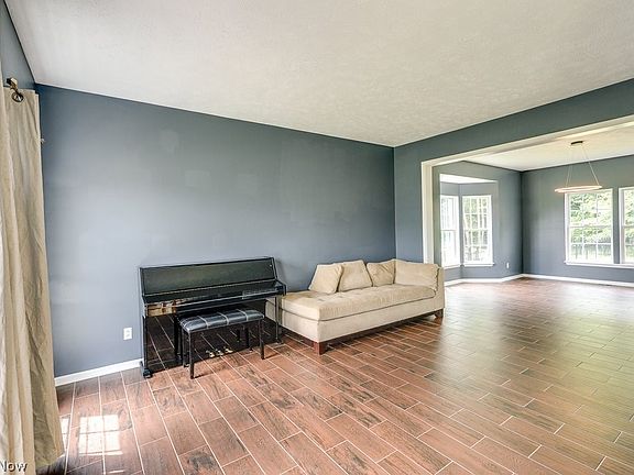 5th image of 7218 Meadow Brooke Way