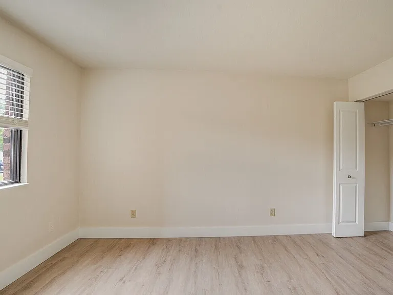 Golfview Apartments — Photo 12