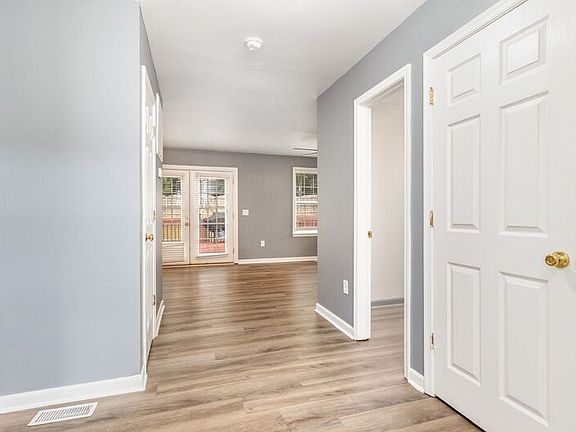 3rd image of 10115 Chesney Dr