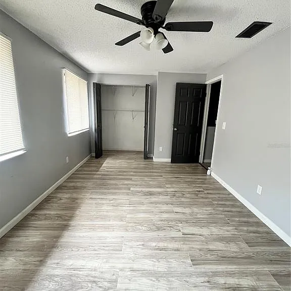 4918 Silver Oaks Vlg #F — Photo 25