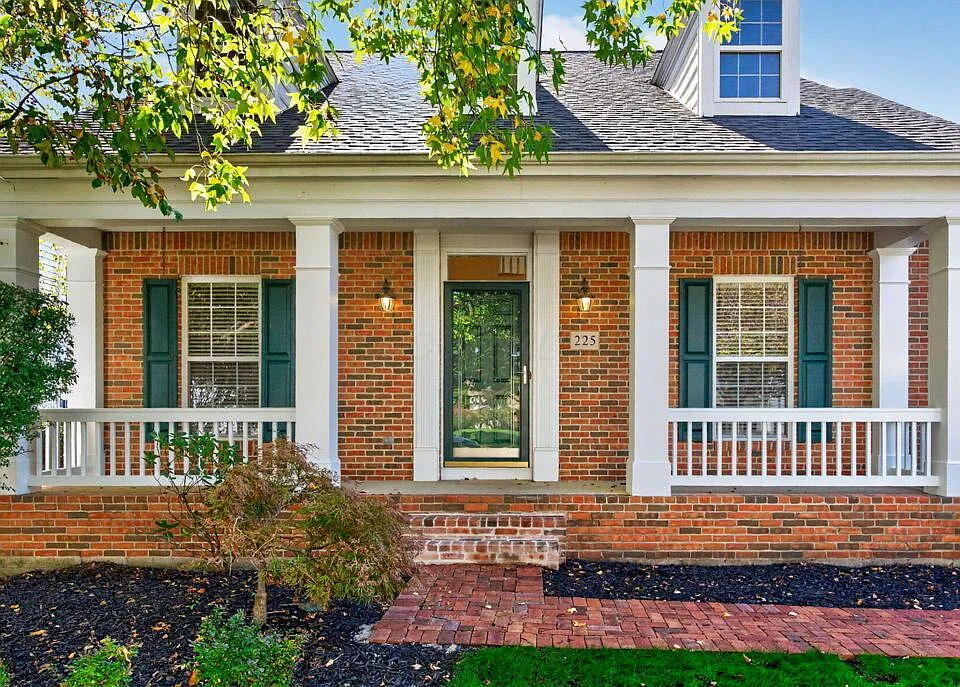 225 Stamford Dr
