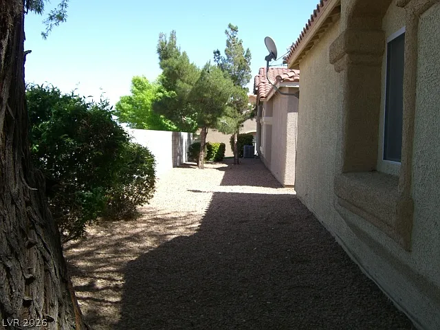 2 bed, 2.0 bath, 1282 sqft, $1,895 — Photo 2