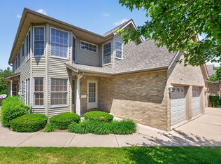 171 McLaren Dr N, Sycamore, IL 60178