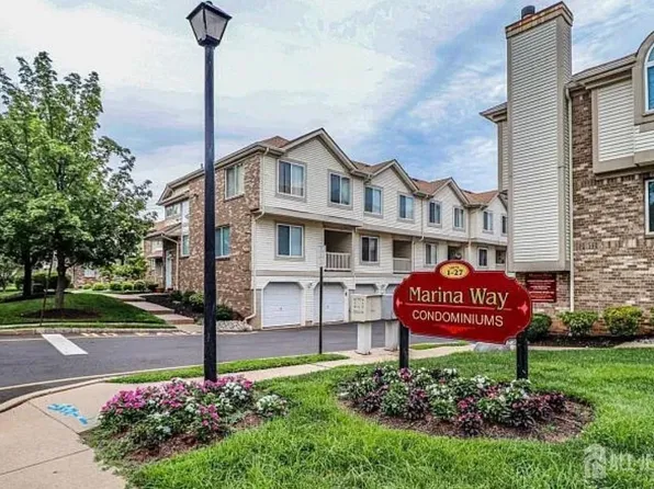45 Marina View Dr, Sewaren, NJ 07077