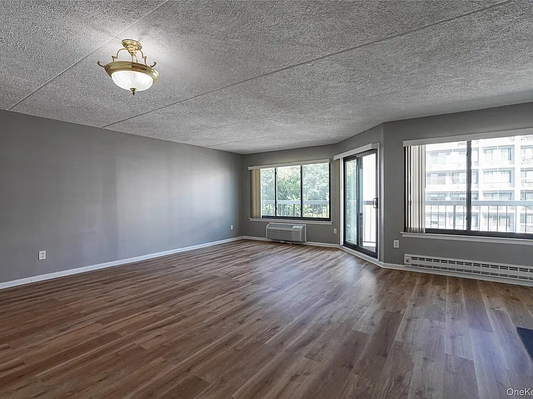 200 High Point Dr #Penthouse 6 — Photo 15