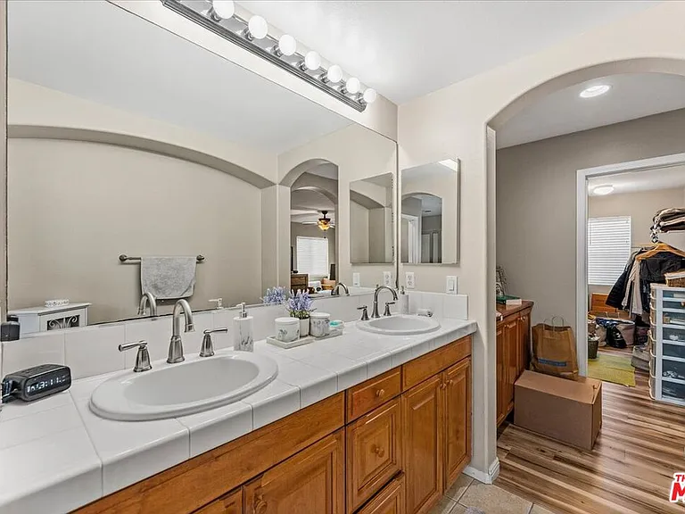 3653 W Medici Ln — Photo 28